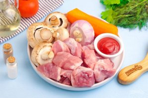 Тушеное мясо с грибами Тушеное мясо с грибами