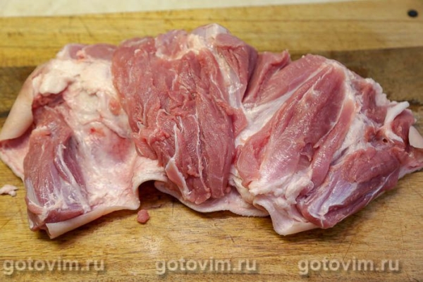 Рулет из свиной рульки с жареными лисичками Рулет из свиной рульки с жареными лисичками