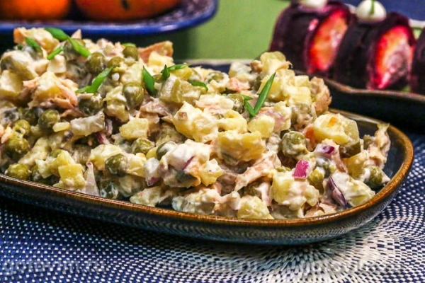 Оливье с копченой рыбой 