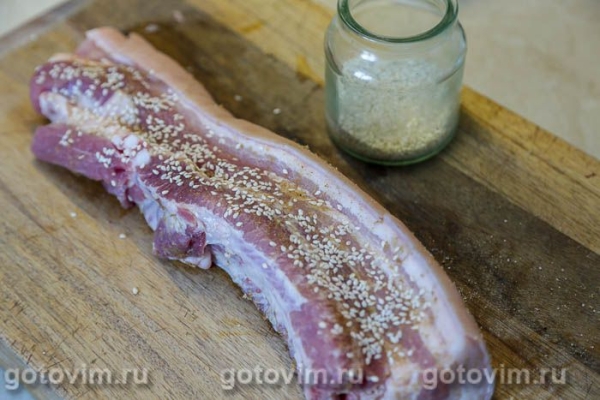Свиная грудинка в кунжуте, запеченная в рукаве