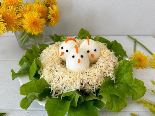 Салат "цыплята в гнезде"