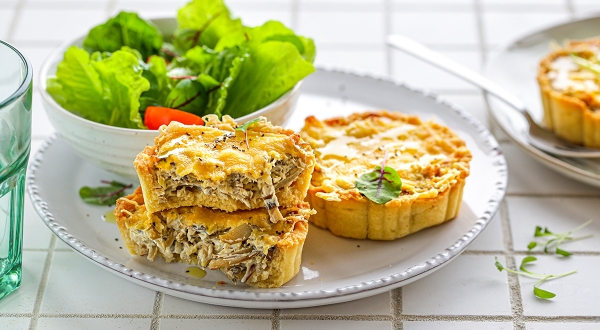 Жюльен в тарталетках с грибами в духовке, пошаговый рецепт с фото на 167 ккал