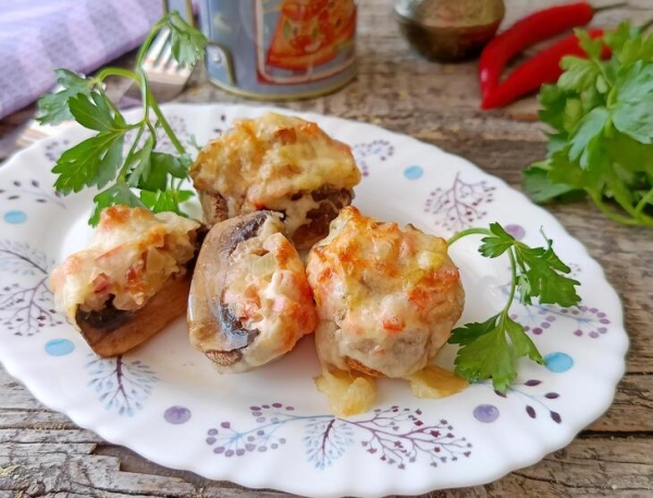 Запеченные фаршированные шампиньоны со вкусом пиццы Запеченные фаршированные шампиньоны со вкусом пиццы