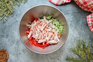 Салат с языком и курицей Салат с языком и курицей