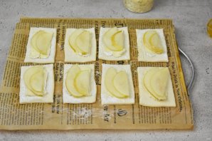 Слойки с камамбером и грушей Слойки с камамбером и грушей