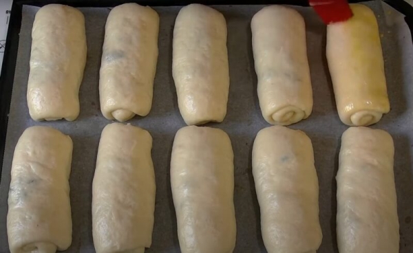 Рулетики с изюмом: нежный десерт для застолья. Тесто подходит для любой выпечки