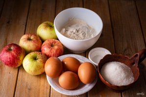 Мамина шарлотка с яблоками Мамина шарлотка с яблоками