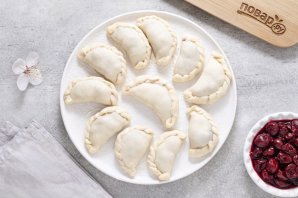 Вареники с вишней на воде Вареники с вишней на воде