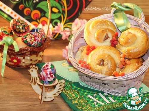 Сладкие пасхальные крученки с изюмом
