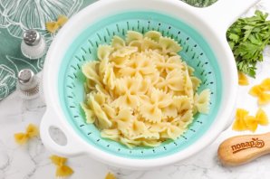 Макароны с тушенкой в кастрюле Макароны с тушенкой в кастрюле