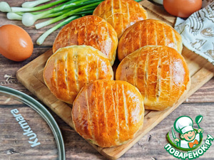 Пирожки с луком, яйцом и фетаксой