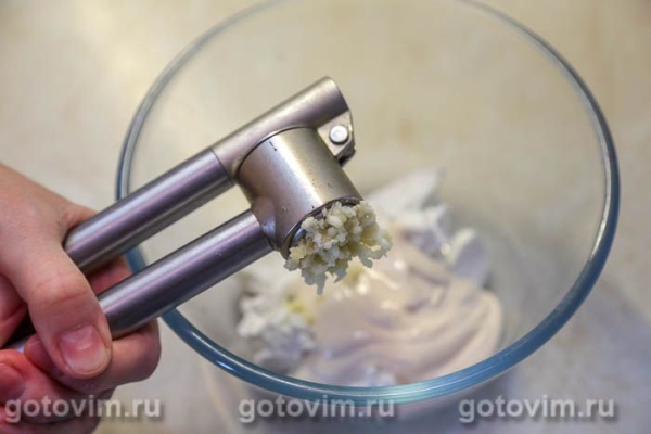 Соус из феты с перцем чили