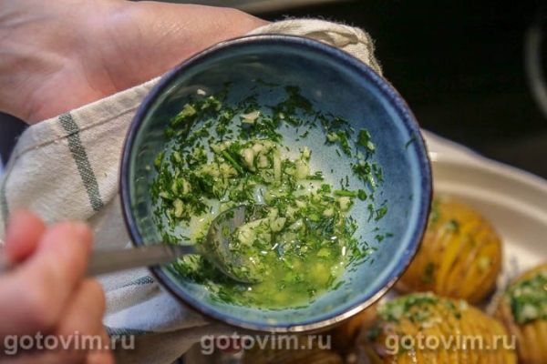 Картофель хассельбек с чесночным маслом Картофель хассельбек с чесночным маслом