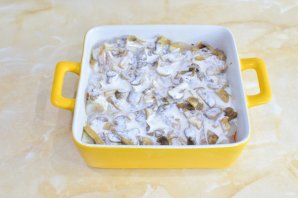 Минтай с шампиньонами в сметане в духовке Минтай с шампиньонами в сметане в духовке