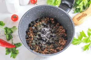 Постная гречневая каша с черносливом Постная гречневая каша с черносливом