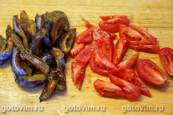 Сельдь, жаренная с помидорами, сливами и чесноком в соевом соусе Сельдь, жаренная с помидорами, сливами и чесноком в соевом соусе