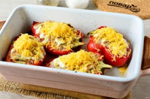 Фаршированные перцы в духовке половинками с сыром Фаршированные перцы в духовке половинками с сыром