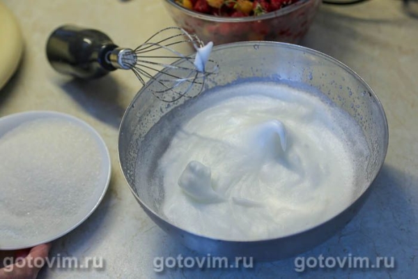 Песочный пирог с малиной и безе Песочный пирог с малиной и безе