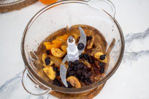 Конфеты из сухофруктов в шоколаде Конфеты из сухофруктов в шоколаде