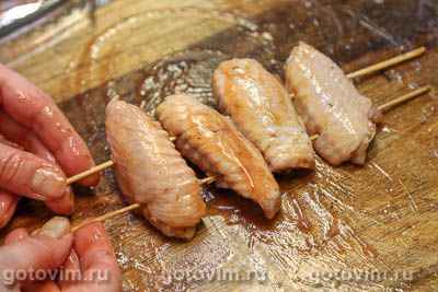Куриные крылышки на шпажках в духовке Куриные крылышки на шпажках в духовке