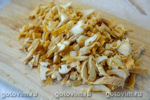 Оладьи из лисичек и кабачков