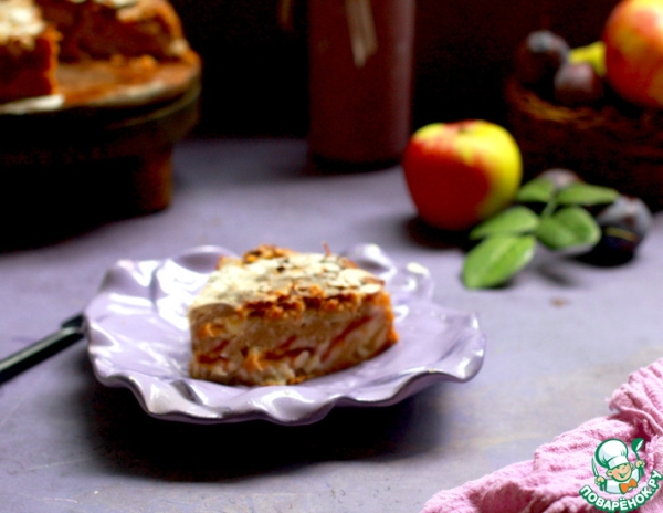 Пирог с яблоками и сливой