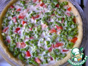 Пирог с лососем, зеленью и овощами