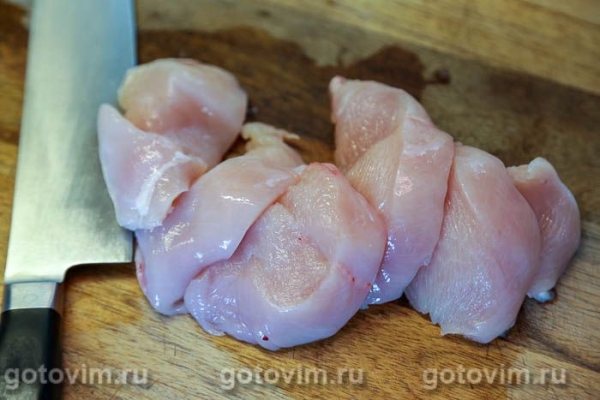 Рулетики из куриной грудки со спаржей, варенные в пищевой пленке Рулетики из куриной грудки со спаржей, варенные в пищевой пленке