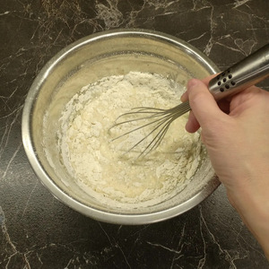 Рулет на дрожжевом тесте с творогом