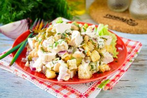 Салат с курицей, фасолью и солеными огурцами Салат с курицей, фасолью и солеными огурцами