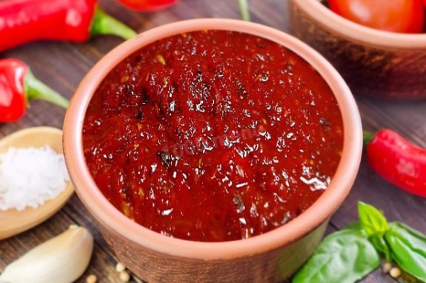Аджика из слив с болгарским перцем и луком