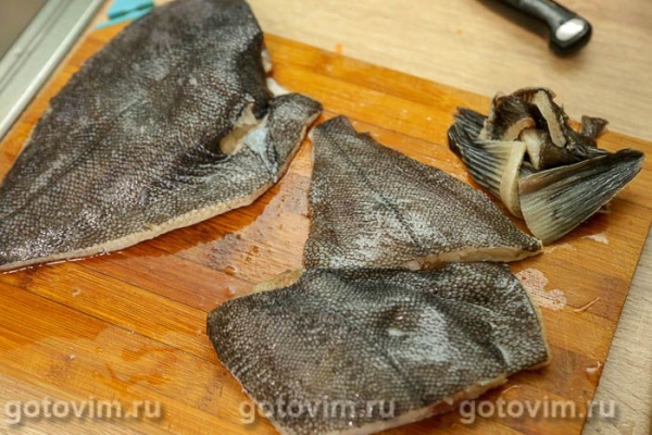 Камбала, жаренная с овощами в мультиварке