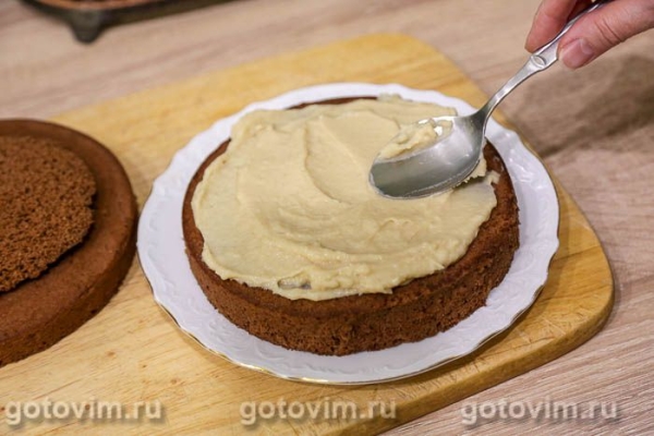 Шоколадный торт с яблочным заварным кремом в микроволновке