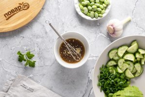 Салат с эдамаме и авокадо Салат с эдамаме и авокадо