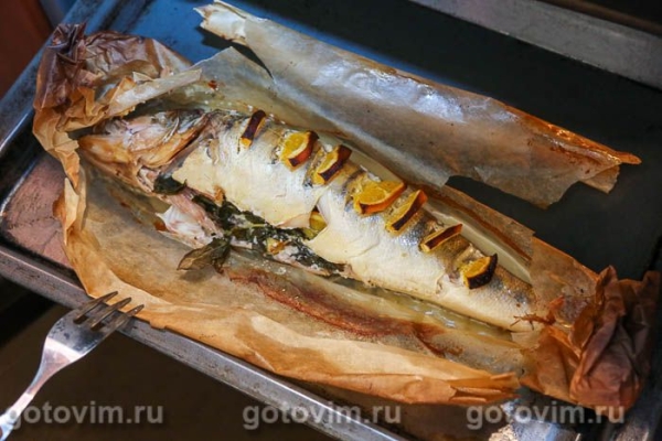 Судак с апельсинами, запеченный в пергаменте