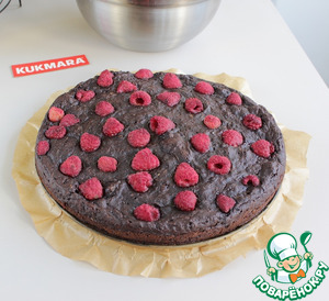 Шоколадный пирог с кабачком и малиной