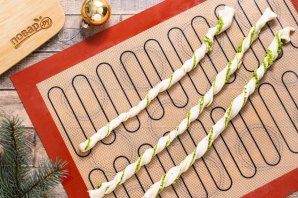 Праздничные елочки из теста