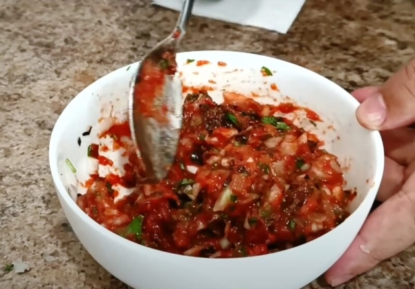 Как замариновать и правильно пожарить курицу. Рецепт лучшего соуса к мясу Как замариновать и правильно пожарить курицу. Рецепт лучшего соуса к мясу