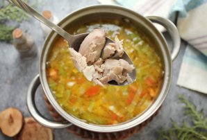 Щи из молодой капусты с курицей Щи из молодой капусты с курицей