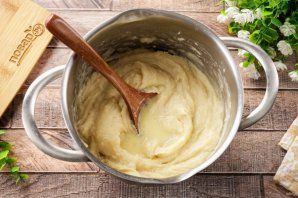 Торт из профитролей со сметанным кремом