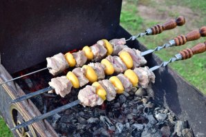 Шашлык из свинины с абрикосами Шашлык из свинины с абрикосами