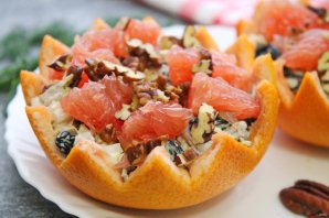 Салат с курицей в грейпфруте