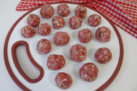 Быстросуп с фрикадельками, белой фасолью и лапшой