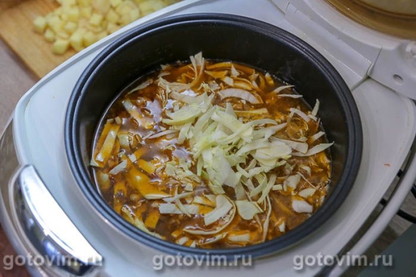 Рубиновый борщ с маринованной свёклой в мультиварке