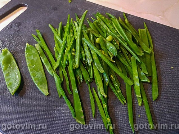 Венский шницель с анчоусовым маслом и салатом Венский шницель с анчоусовым маслом и салатом