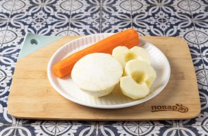 Салат с морковью, сельдереем и изюмом Салат с морковью, сельдереем и изюмом