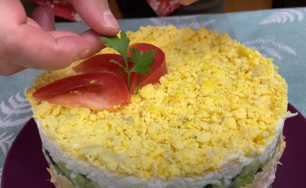 Ни одного праздника без него. Вкусный и красивый салат на Новогодний стол 2024 Ни одного праздника без него. Вкусный и красивый салат на Новогодний стол 2024