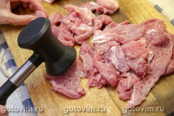 Рулет из свиной рульки с жареными лисичками Рулет из свиной рульки с жареными лисичками