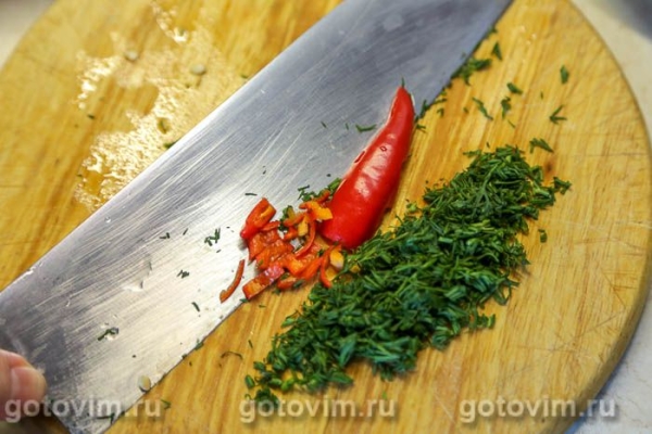 Соус из феты с перцем чили