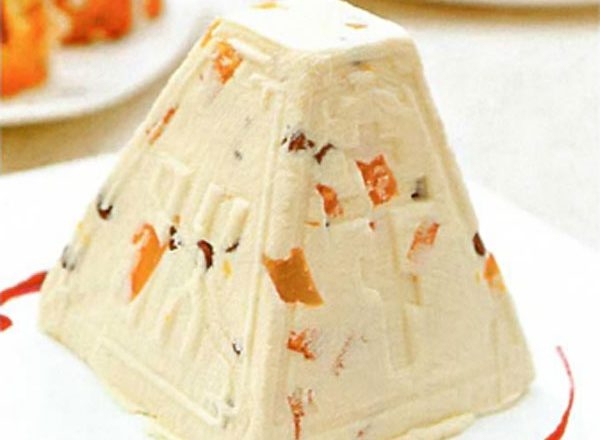 Творожная пасха со сгущенкой, цукатами и изюмом Творожная пасха со сгущенкой, цукатами и изюмом